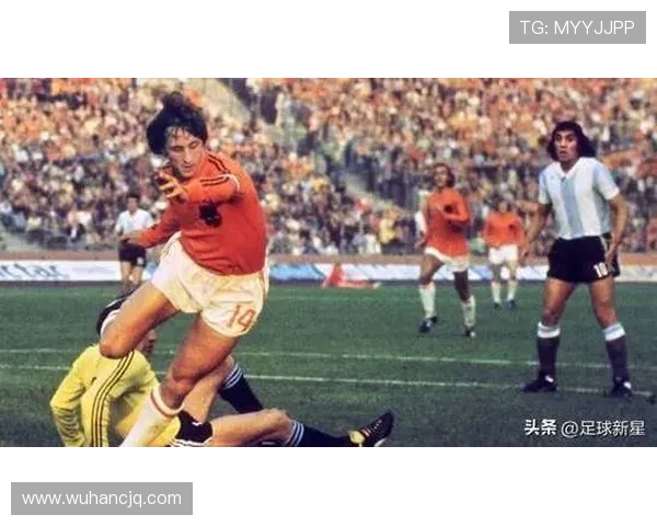 克鲁伊夫足球明星的传奇人生与对现代足球的深远影响